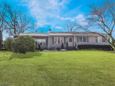 20 Beech St, Stanhope, NJ 07874