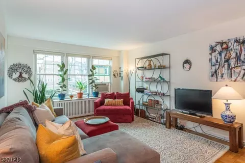 5 Roosevelt Pl #2K, Montclair, NJ 07042