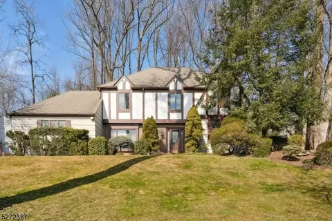 19 Tall Timber Dr, Morristown, NJ 07960