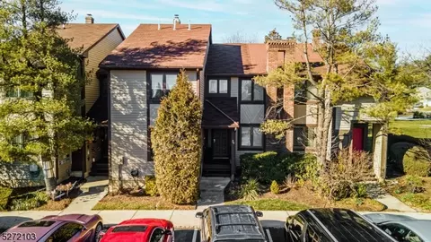 24 Chelsea Ct, Parlin, NJ 08859