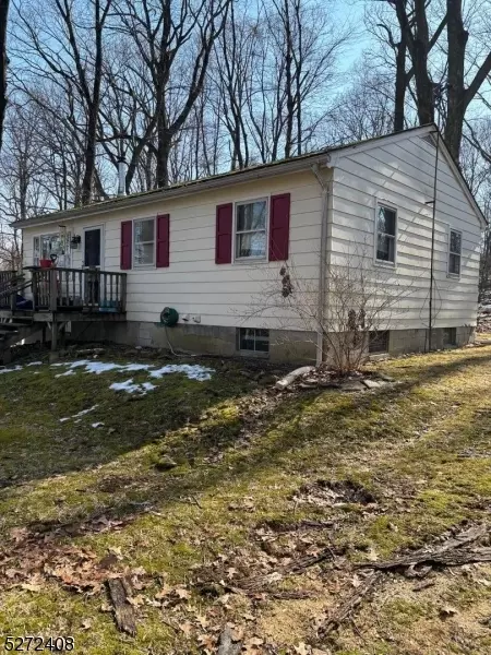 399 Tunnel Rd, Bethlehem Twp, NJ 08802