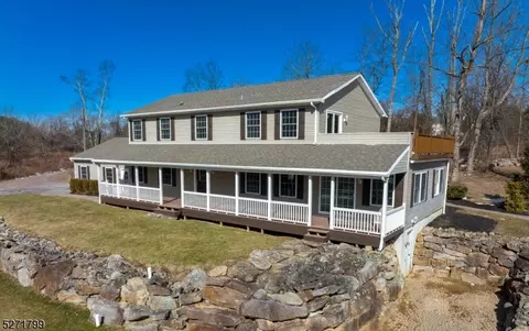 16 Schaaf Rd # A, Bloomsbury, NJ 08804