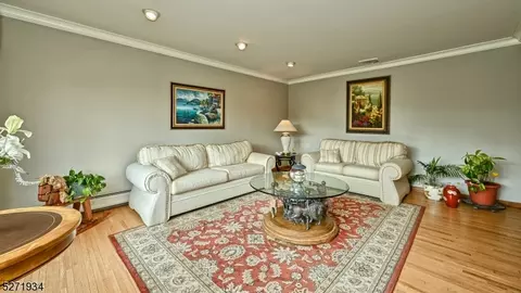 15 Woods End Ct, Wayne, NJ 07470 photo 5