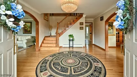 15 Woods End Ct, Wayne, NJ 07470 photo 3