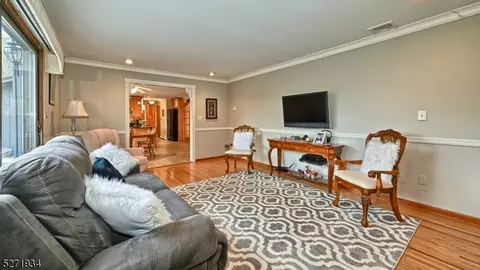 15 Woods End Ct, Wayne, NJ 07470 photo 8