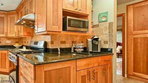 15 Woods End Ct, Wayne, NJ 07470 photo 12