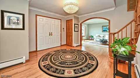 15 Woods End Ct, Wayne, NJ 07470 photo 4