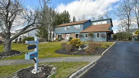 15 Woods End Ct, Wayne, NJ 07470 photo 2