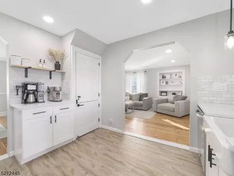 11 Summit Dr, Wayne, NJ 07470 photo 10