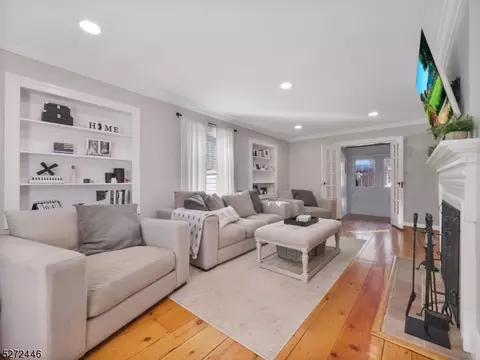 11 Summit Dr, Wayne, NJ 07470 photo 4