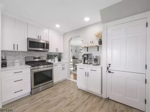 11 Summit Dr, Wayne, NJ 07470 photo 9