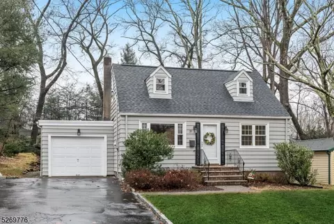 31 Zimmer Ave, Midland Park, NJ 07432