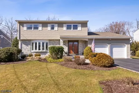 17 Aldrin Dr, West Caldwell, NJ 07006