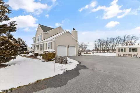 4 Pacesetter Dr, Hampton, NJ 08827 photo 3