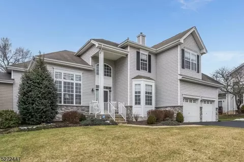 16 Stable Ln, Flemington, NJ 08822