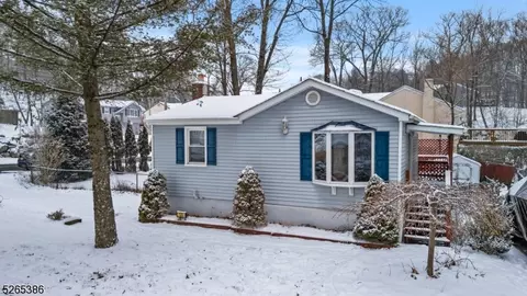 55 Northwestern Way, Hopatcong, NJ 07843