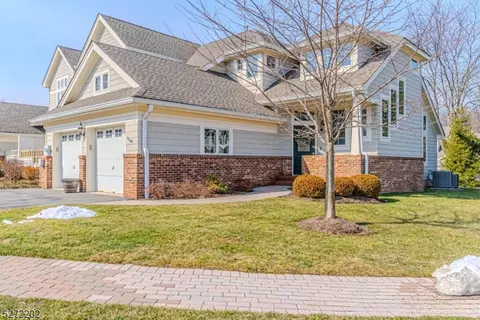 8 Barkman Way, Chester, NJ 07930