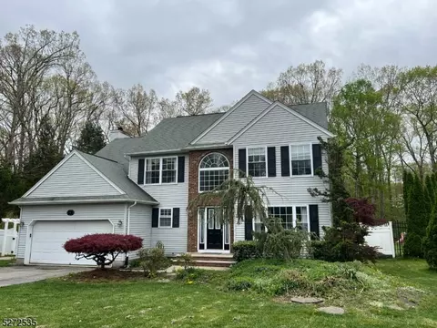 34 Lark Ln, Jefferson, NJ 07438