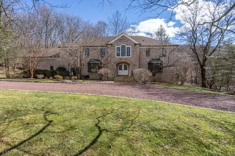 5 Indian Ln, Tewksbury Twp, NJ 07830