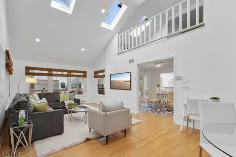 15 Harvey Dr, Millburn Twp, NJ 07078
