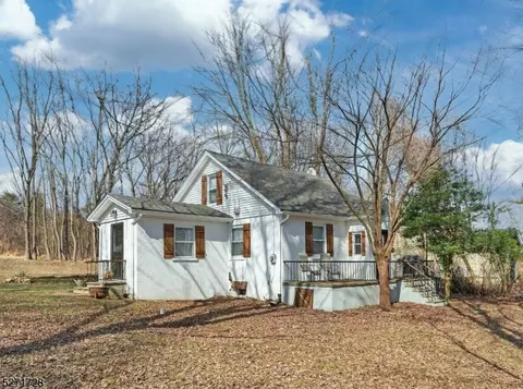 107 Orchard Ln, Hampton, NJ 08827