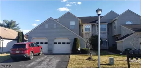 27 Glastonbury Dr # D, Monroe Township, NJ 08831