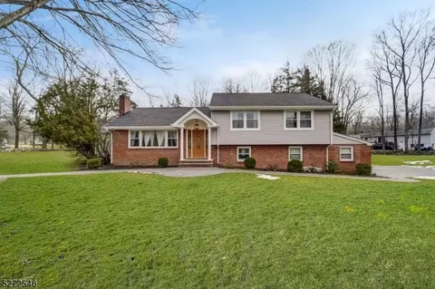 4 Chuckanutt Dr, Oakland, NJ 07436