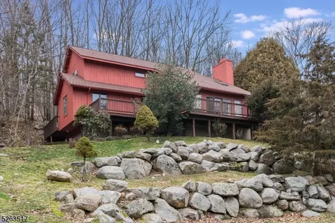 16 Lynn Dr, Byram Twp, NJ 07821