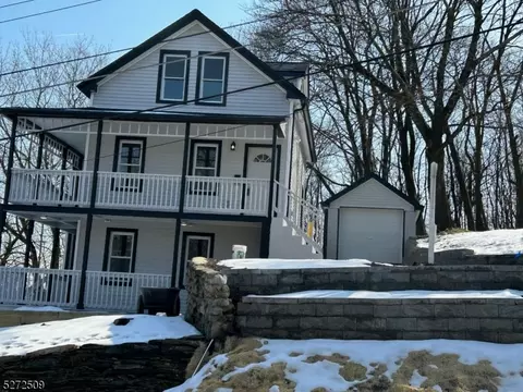 8 Harrison St, Newton, NJ 07860
