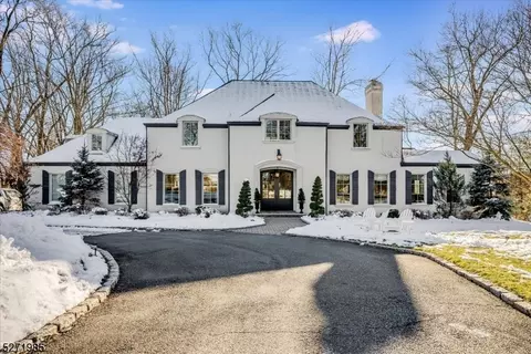 24 Hilltop Cir, Morristown, NJ 07960