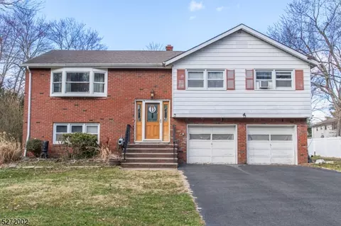 4 Poplar Pl, Fairfield, NJ 07004