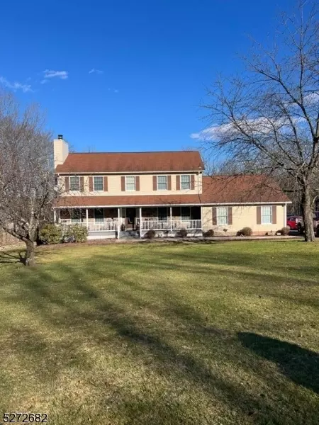 416 Buckhorn Dr, Belvidere, NJ 07823
