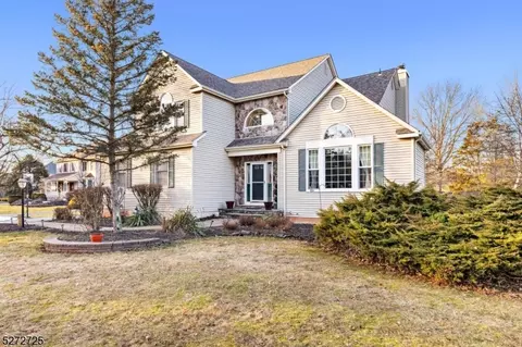 2 Polhemus Dr, Hillsborough, NJ 08844