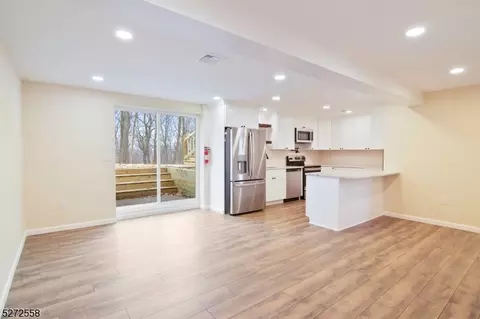 42 Summit Dr, Wantage, NJ 07461 photo 5