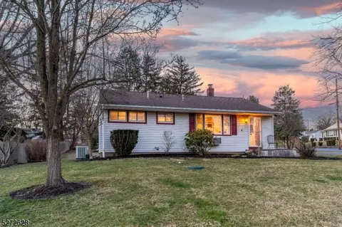 111 Circle Dr, Lambertville, NJ 08530