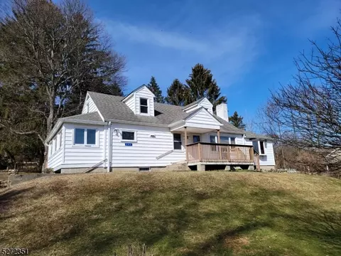 290 Buckley Ave, White, NJ 07863