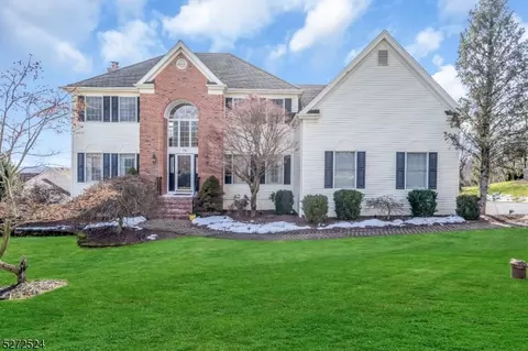 15 Mcpherson Dr, Flemington, NJ 08822