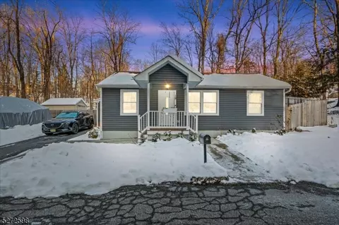 19 Quinton Rd, West Milford Twp, NJ 07421
