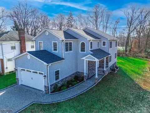 39 King St, Clark, NJ 07066
