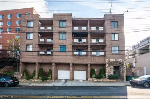 1906 Paterson Plk Rd #1E, North Bergen, NJ 07047
