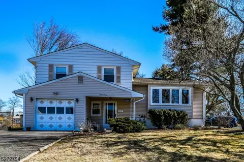 67 Rieder Rd, Edison, NJ 08817