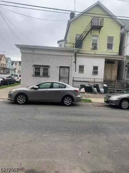 80-82 12 4th, Elizabeth City, NJ 07206