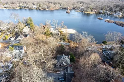 39 Cedar Lk W, Denville, NJ 07834