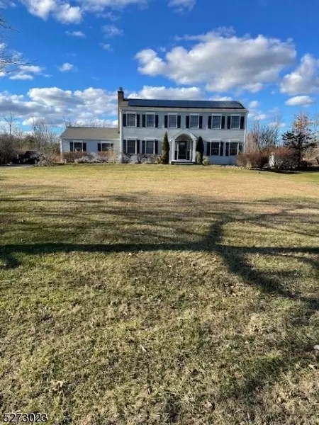2 Harvest Hill Dr, Stockton, NJ 08559