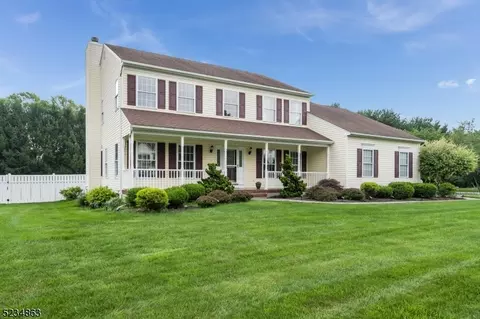 1 Cobblewood Ct, Phillipsburg, NJ 08865