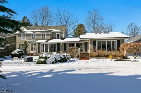 4 Monroe Pl, Basking Ridge, NJ 07920