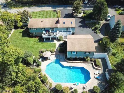85 Taylortown Rd, Montville, NJ 07045