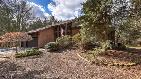 38 Onka Dr, Hillsborough, NJ 08844