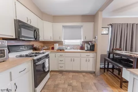 Kitchen - 54 Manchester Ct, Wayne, NJ 07470 photo 4 of 4