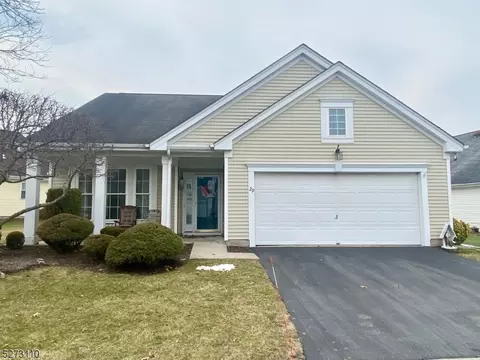 29 Kensington Cir, Belvidere, NJ 07823